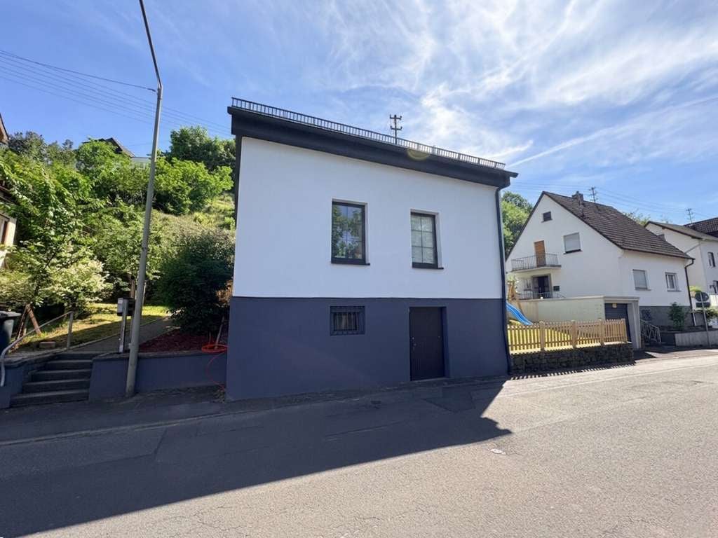 Immobilie in Wissen - Modernisiertes Einfamilienhaus mit Garten und Garage in guter Zentrumslage! - Bild 1