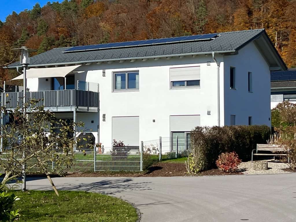 Immobilie in Perach - NEUWERTIGE DG-LOFTWOHNUNG MIT GARAGE - BALKON MIT BERGBLICK - - Bild 0