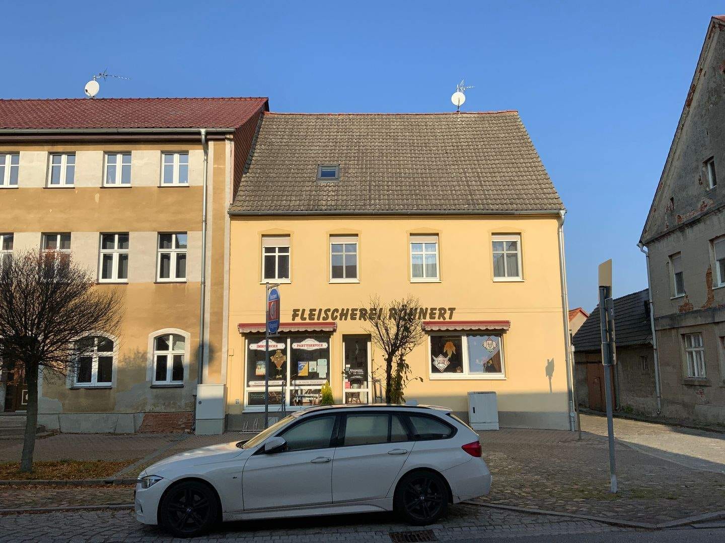 Immobilie in Sonnewalde - Wohn- und Geschäftshaus plus Einfamilienhaus auf einem Grundstück - Komplett vermietet und in den letzten Jahren saniert - Bild 1