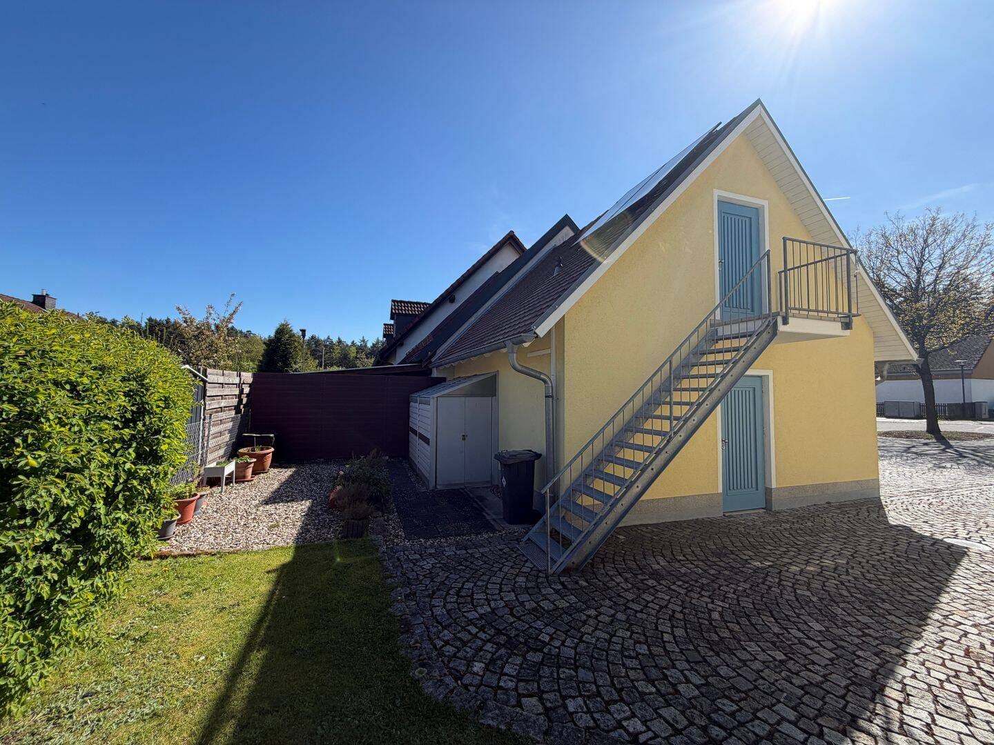 Immobilie in Altenstadt an der Waldnaab - Einfamilienhaus mit großzügigem Garten und Doppelgarage in hervorragendem Zustand - Erbbaugrundstück mit 70 Jahren Restlaufzeit - Bild 3