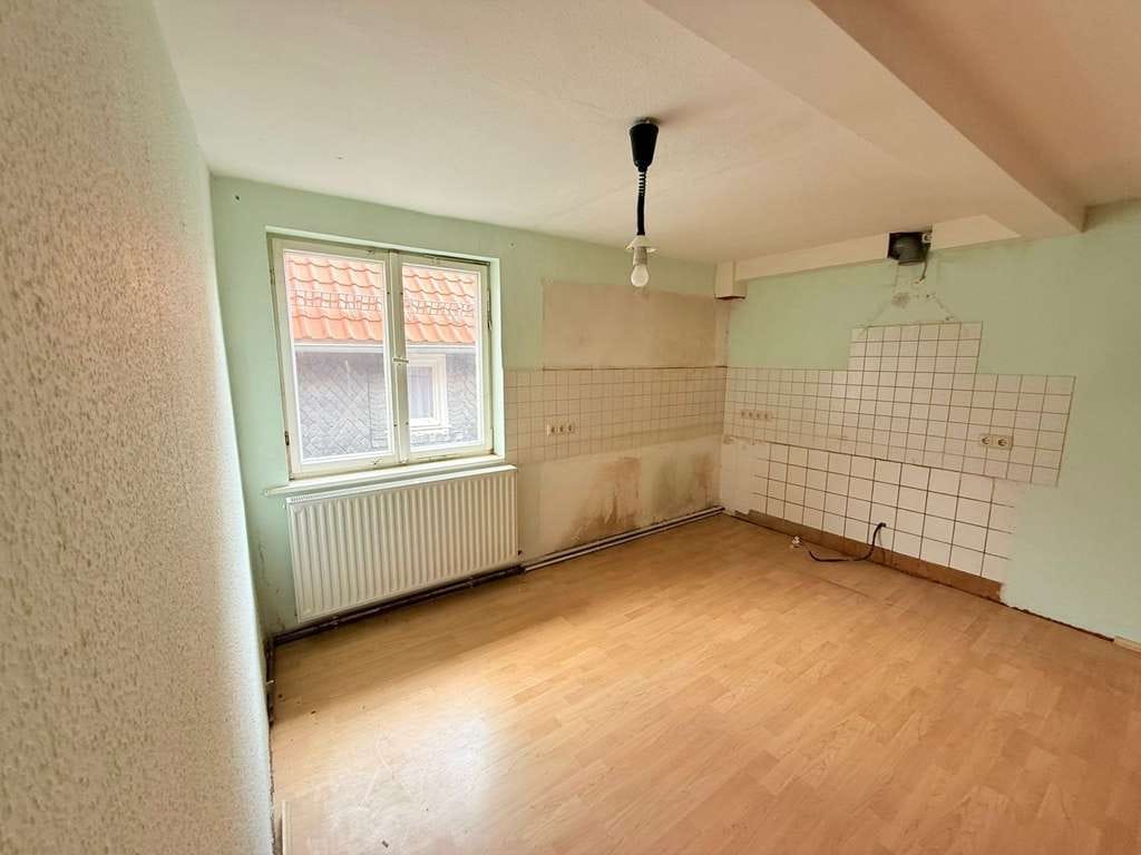 Immobilie in Geratal - Vielseitiges Einfamilienhaus mit großem Grundstück, Lagerflächen und Gästehaus in Geratal - Bild 4