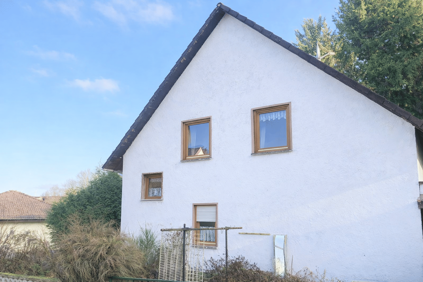 Immobilie in Kusel - Grundsolides Einfamilienhaus in ruhiger Stadtrandlage von Kusel - Bild 2