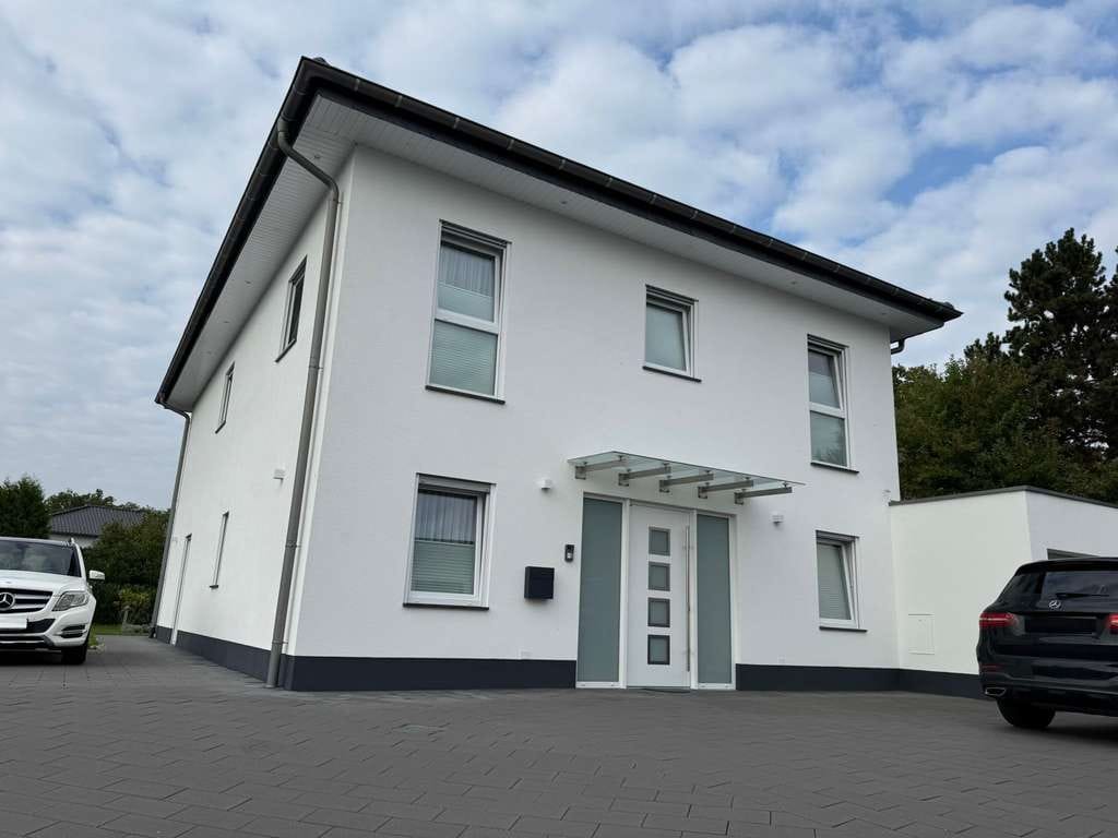 Immobilie in Flammersfeld - Neuwertiges, massiv gebautes Einfamilienhaus in familienfreundlicher Wohnlage von Flammersfeld - Bild 0
