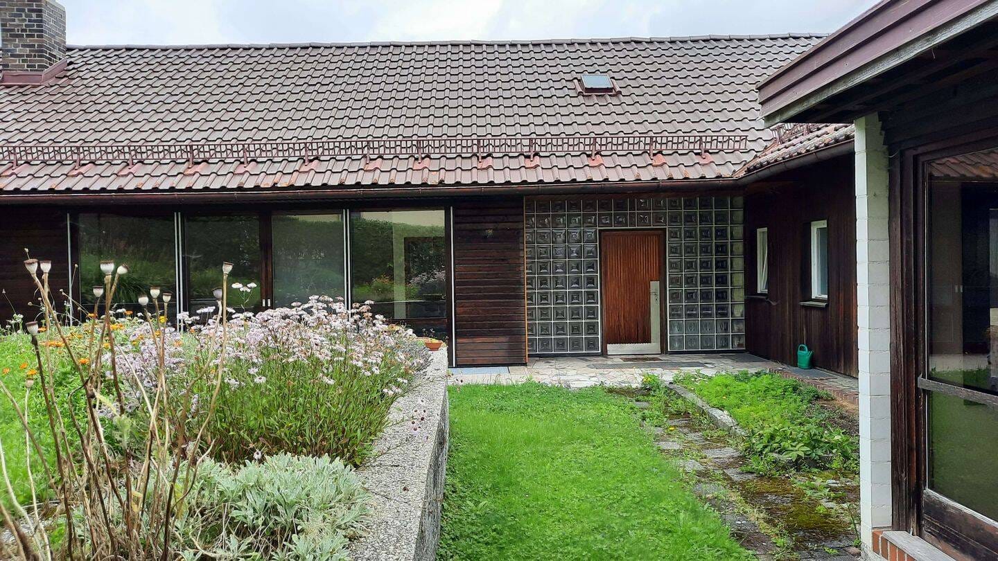 Immobilie in Freyung - Toplage! Bungalow mit Einliegerwohnung, 275 m² Wohnfläche für nur € 265.000,-- - Bild 2
