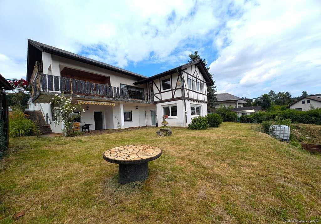Immobilie in Buchen (Odenwald) - Viel Platz für Ihre Lebensentwürfe: Freistehendes Einfamilienhaus mit Einliegerwohnung und Ausbaupot - Bild 2
