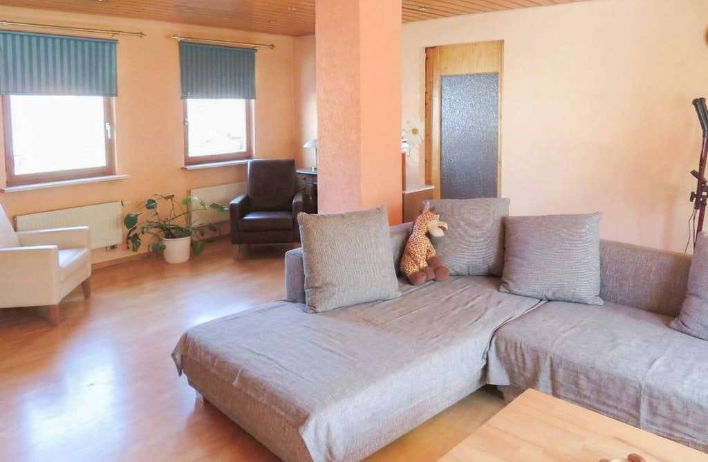Immobilie in Erdmannhausen - Großzügige 4-Zimmer-Wohnung mit Terrasse, Dachboden und viel Gestaltungspotenzial - Bild 3