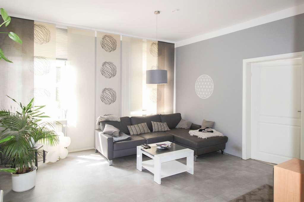 Immobilie in Helmstedt - Denkmalschutz: Renovierte 4 Zimmer Wohnung in Citylage in Helmstedt mit Garten - Bild 0