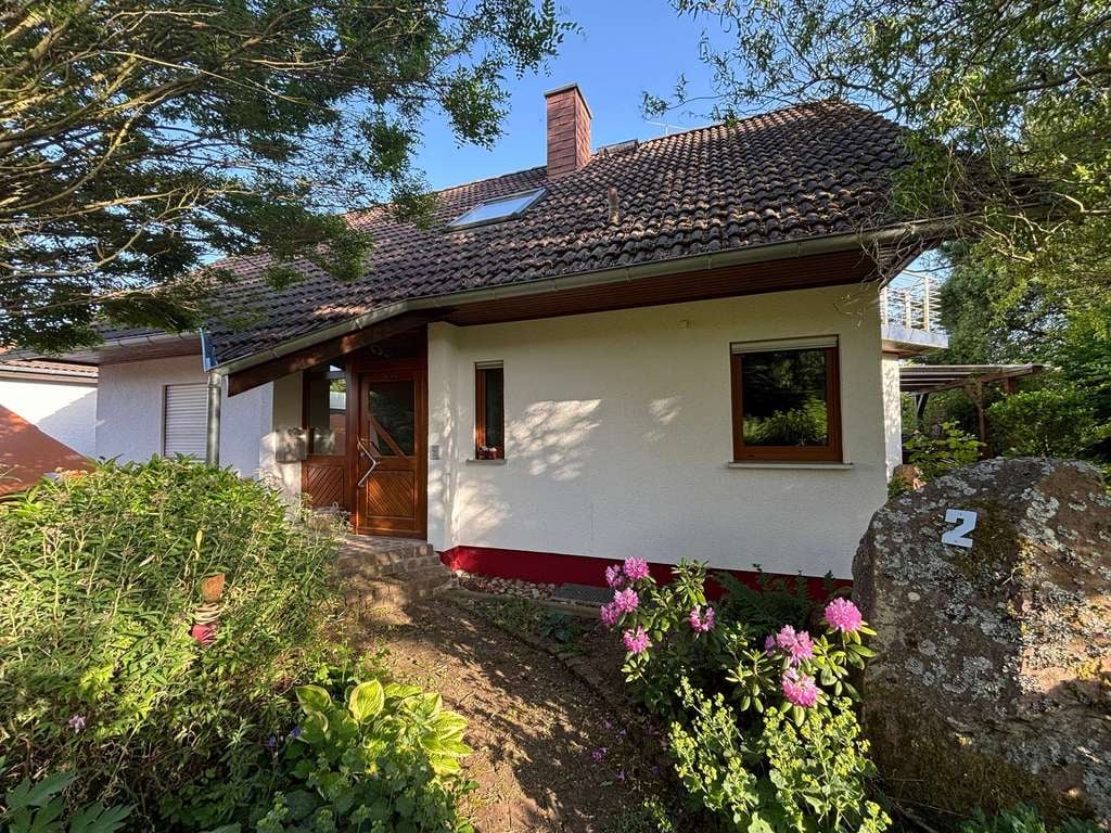 Immobilie in Limbach - Traumhaftes Landhaus mit viel Platz, hoher Wohnqualität und liebevoll angelegtem Grundstück - Bild 2