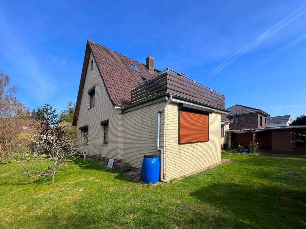 Immobilie in Ahrensburg - Solide Substanz und viel Raum! Ein-/Zweifamilienhaus mit vielen Möglichkeiten für Ihre Neugestaltung! - Bild 1