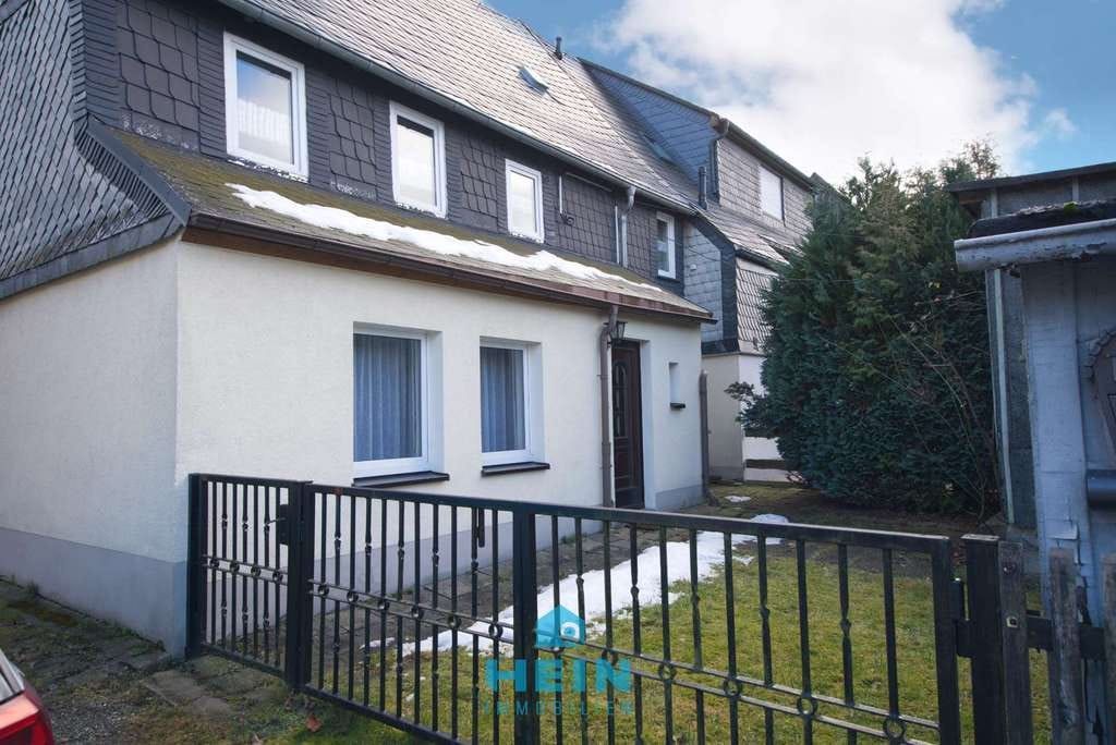 Immobilie in Zwönitz - Familienidylle in der Stadt: Haus mit Garten, Stellplatz und viel Gestaltungsspielraum! - Bild 1