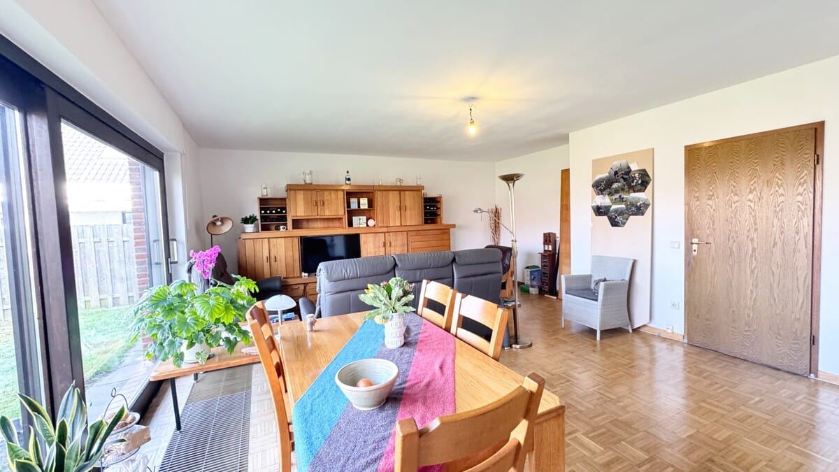 Immobilie in Neuenhaus - Zweiparteienhaus mit Garten und Doppelgarage in Neuenhaus - Bild 2