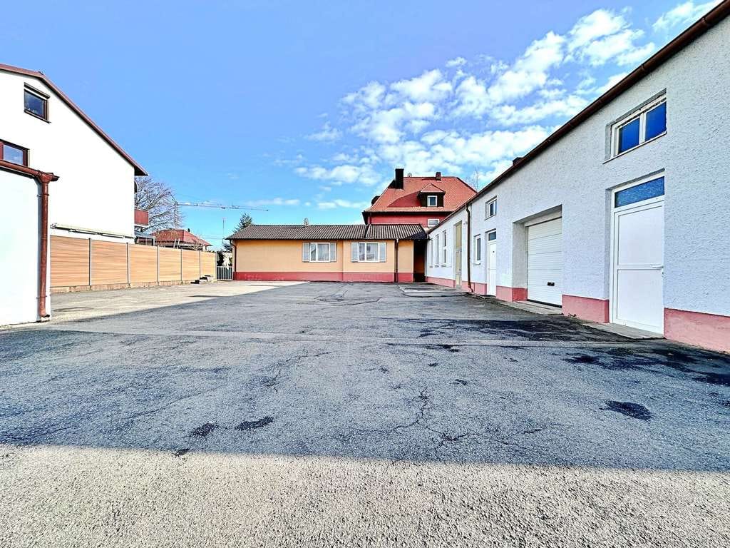 Immobilie in Mammendorf - Wohnen & Gewerbe | 3 Wohnungen | Entwicklung möglich - Bild 1