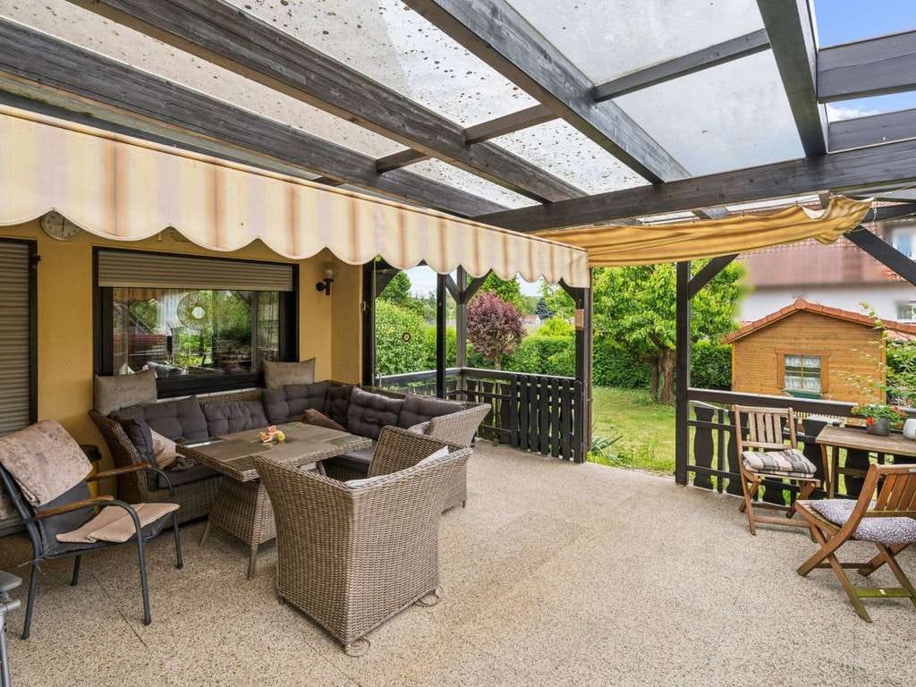 Immobilie in Karlstadt - Gepflegtes Zweifamilienhaus mit Einliegerwohnung in Karlburg bei Karlstadt - Bild 1