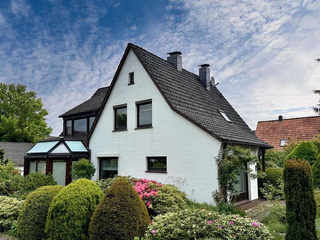 Immobilie in Hude (Oldenburg) - Familienidyll mit viel Platz – großzügiges Einfamilienhaus in Hude - Bild 1