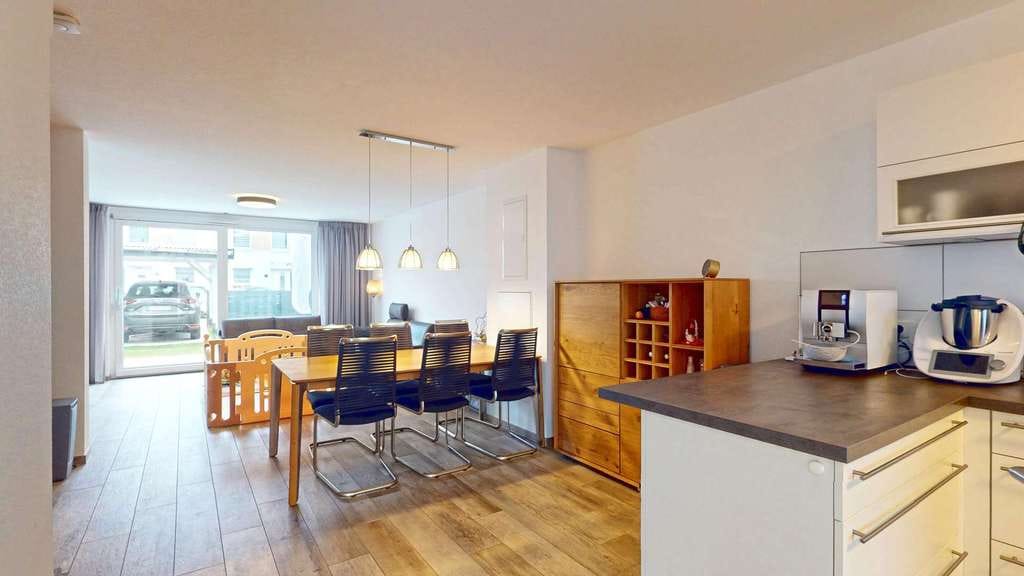 Immobilie in Meckenbeuren - Modernes Reihenmittelhaus aus 2018 mit 5 Zimmern und Carport in Meckenbeuren - Bild 2