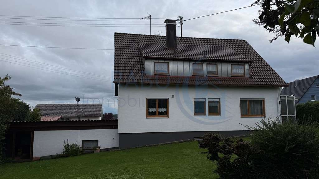 Immobilie in Neuhausen ob Eck - Großzügiges Zweifamilienhaus mit 712 m² Grundstück in beliebter Lage - Bild 3