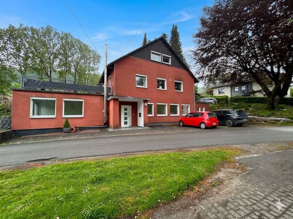 Immobilie in Altenbeken - Attraktives Mehrfamilienhaus in naturnaher Lage von Altenbeken - Bild 0