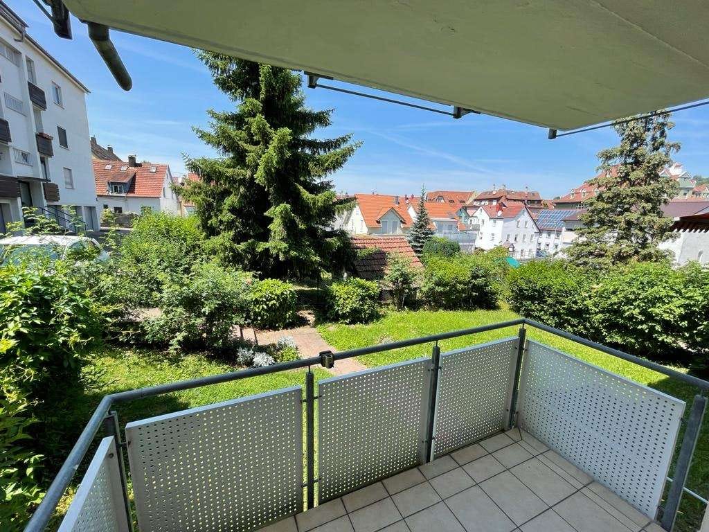 Immobilie in Esslingen am Neckar - Attraktive, zentrale 2-Zimmer Wohnung mit Balkon fussläufig zur Innenstadt - Bild 0