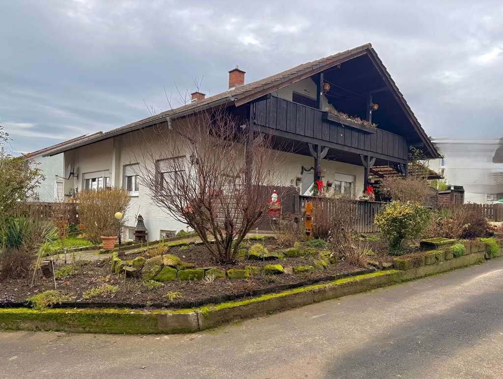 Immobilie in Aglasterhausen - Marko Winter Immobilien - Aglasterhausen: Freistehendes Einfamilienhaus mit Terrasse und Garten - Bild 1