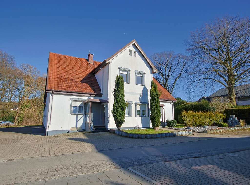 Immobilie in Hiddenhausen - 4Familienhaus mit 365 m² Wohnfläche & 2.500 m² Grundstück – attraktive Kapitalanlage in Hiddenhausen - Bild 0