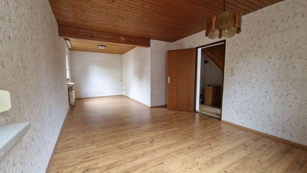 Immobilie in Dettingen an der Erms - Einfamilienhaus mit idyllischem Außenbereich in Dettingen Erms  - Bild 4