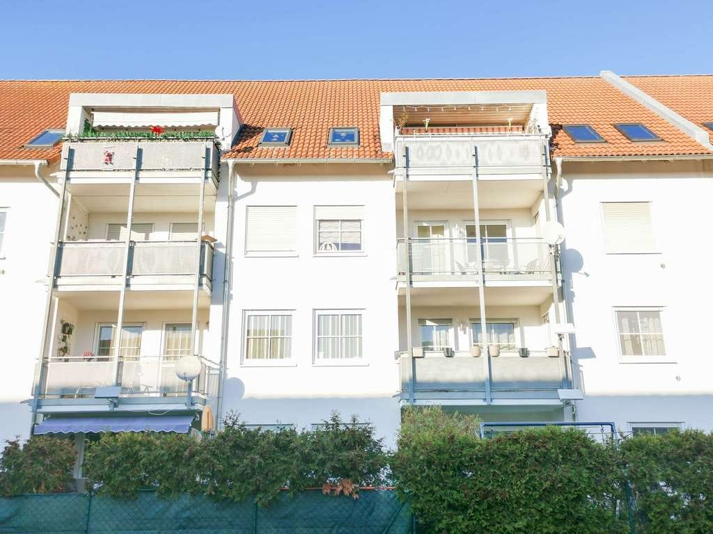 Immobilie in Schkopau - 5,2% Rendite! | 3RW | Sonnenbalkon | Tiefgarage | Ruhige Wohnlage | Gäste-WC - Bild 0