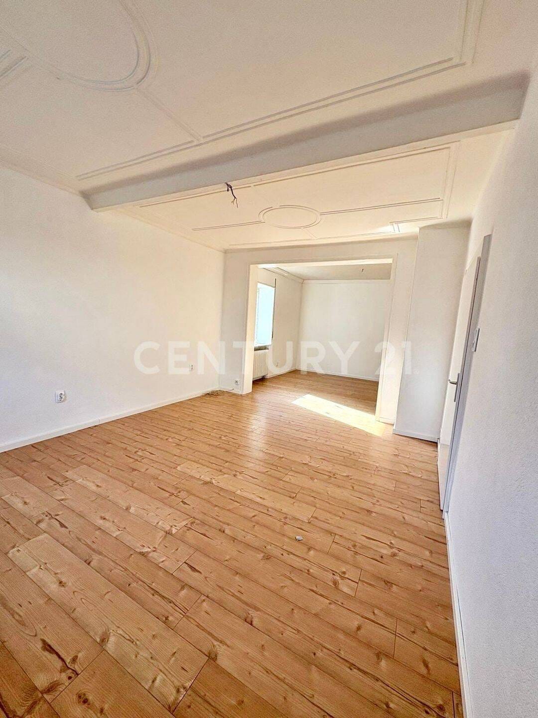 Immobilie in Schönenberg-Kübelberg - Geräumiges 1-2 Familienhaus in zentraler Lage - viel Platz für Ihre Ideen! - Bild 1