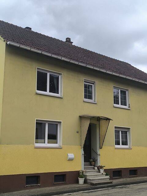 Immobilie in Eßweiler - Großes Einfamilienhaus mit Garten und Garage - Bild 1