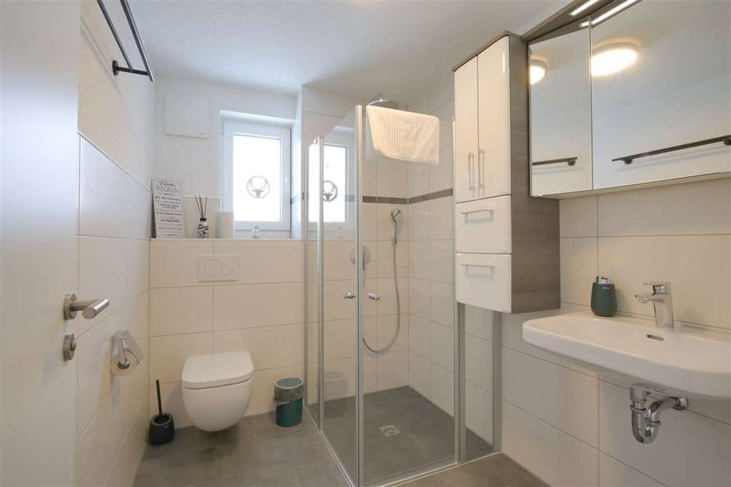 Immobilie in Grafenhausen - Sofort wohlfühlen: Neuwertiges 2-Zimmer-Apartment mit gehobener Ausstattung - Bild 4