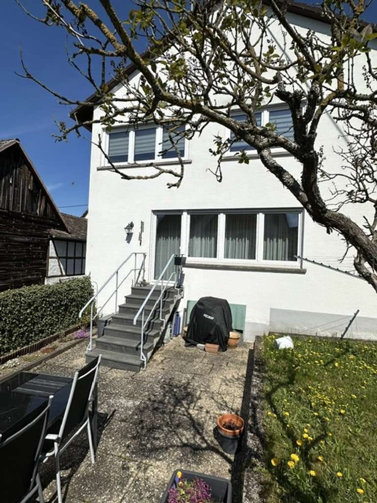 Immobilie in Wehrheim - Großzügiges Familienhaus mit Garten und Garage in ruhiger Ortskernlage - Bild 0
