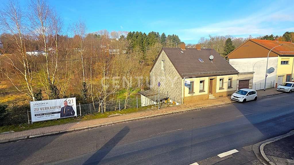 Immobilie in Spiesen-Elversberg - Freistehendes Einfamilienhaus mit Einliegerwohnung und zusätzlichem großem Baugrundstück in Spiesen - Bild 2