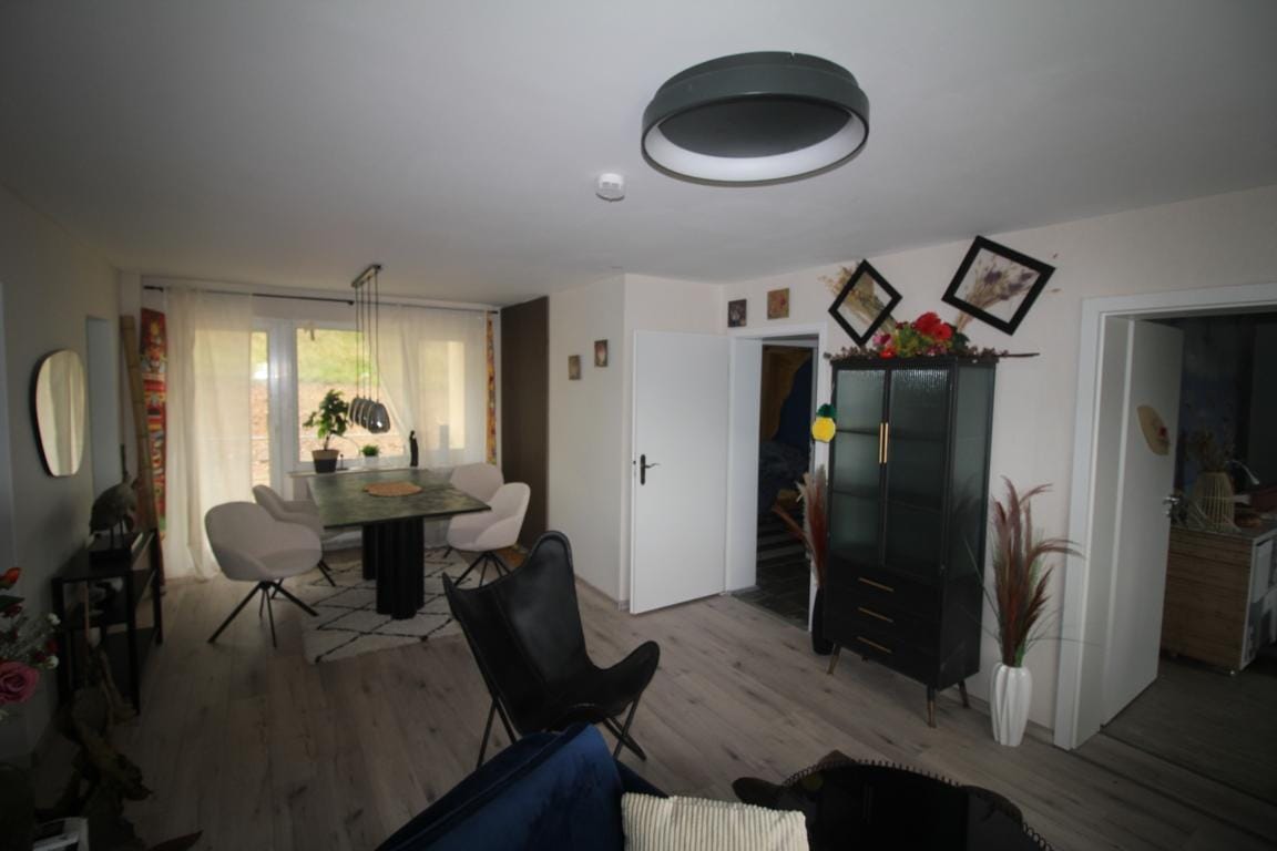 Immobilie in Erndtebrück - Frisch renovierte und möblierte Wohnung mit Balkon in Erndtebrück - Bild 4