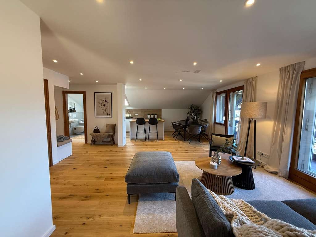 Immobilie in Bad Wiessee - charmant & optimal geschnitten: frisch sanierte Dachgeschosswohnung am Tegernsee - Bild 3