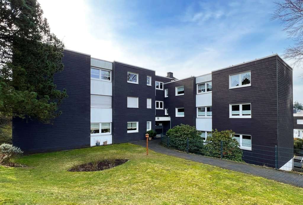 Immobilie in Nümbrecht - 🏡 Grün. Ruhig. Großzügig. Helle 3-Zimmer-Eigentumswohnung mit Terrasse & Garage in Nümbrecht - Bild 0