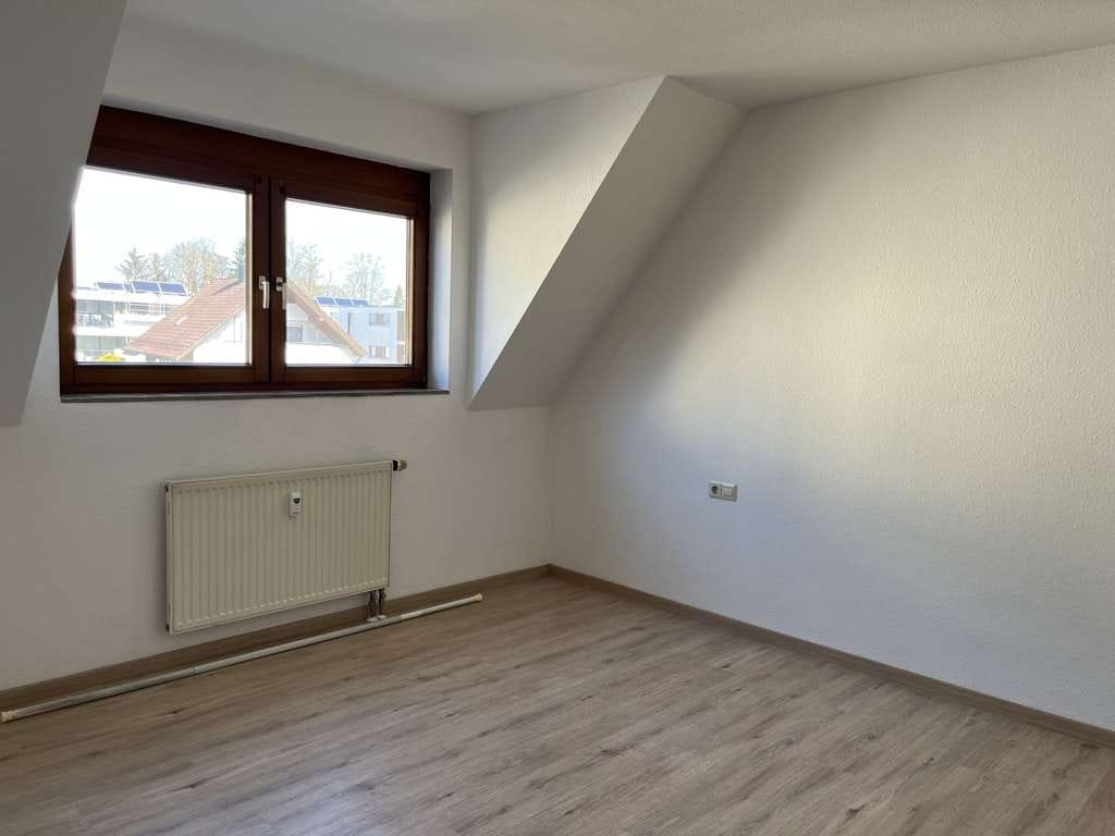 Immobilie in Gärtringen - Gärtringen: Zentrale 2,5 ZW mit Balkon und Stellplatz - Bild 2