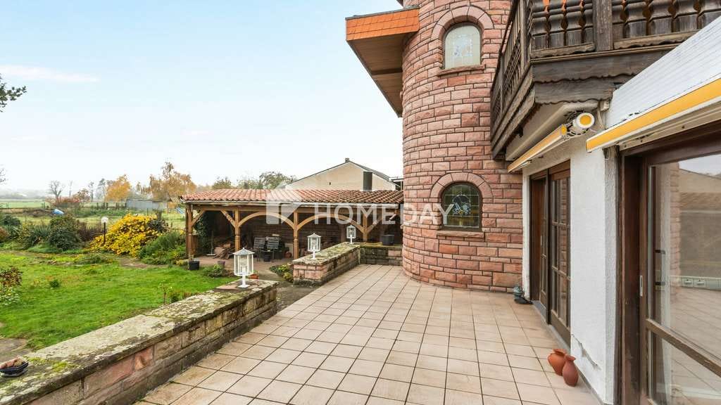 Immobilie in Lustadt - Architektur mit Charakter: großzügige Villa mit Dachterrasse und unverbaubarem Blick ins Grüne - Bild 1
