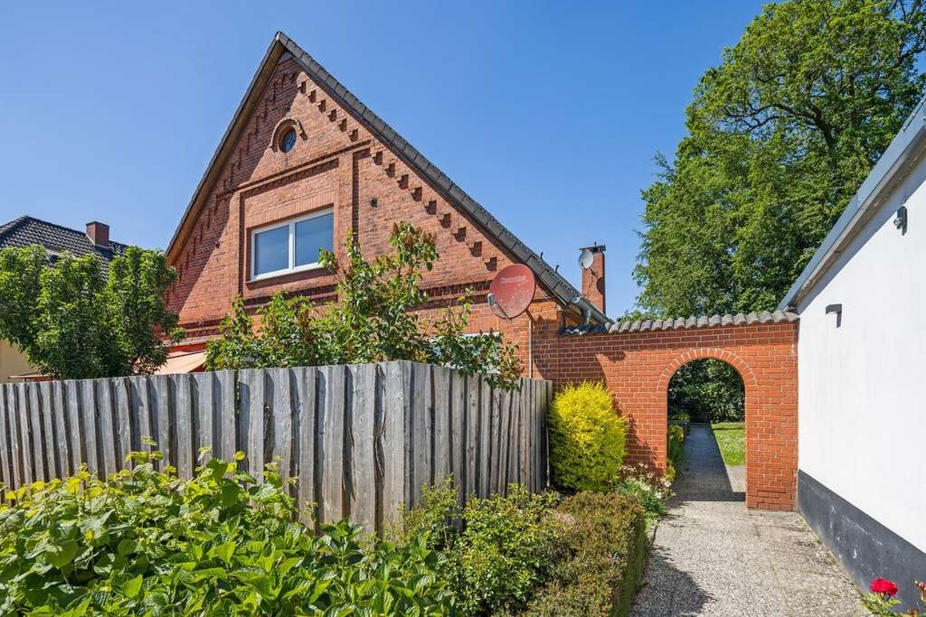 Immobilie in Verden (Aller) - Historischer Charme trifft Naturidylle – Wohnen mit der Familie und Blick ins Grüne - Bild 1