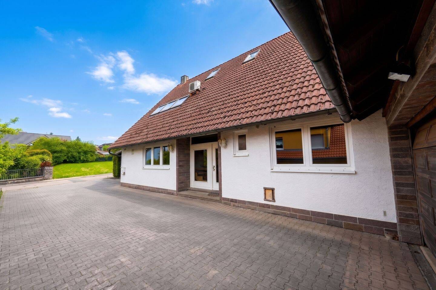 Immobilie in Emskirchen - Einfamilienhaus mit viel Wohnfläche zum weiteren Ausbau - Bild 3