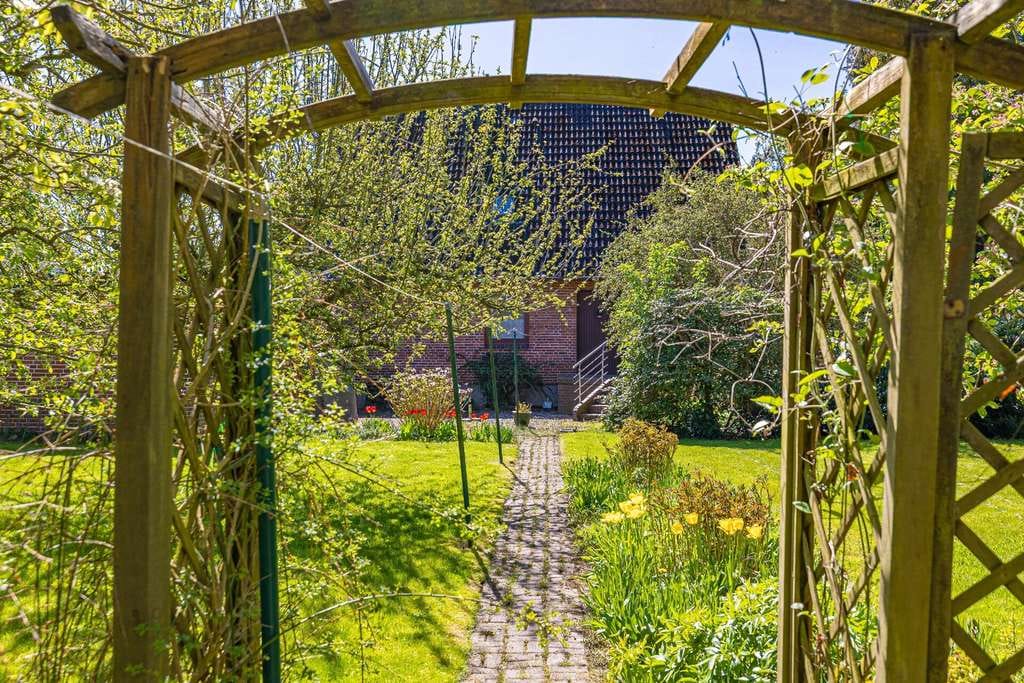 Immobilie in Sterup - Sterup: Ein Zuhause voller Möglichkeiten – 6 Zimmer, Vollkeller & sonniger Garten - Bild 1