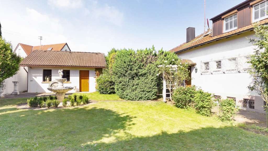 Immobilie in Untergruppenbach - Charmantes Wohnhaus mit großem Garten, Doppelgarage und viel Gestaltungspotenzial - Bild 2