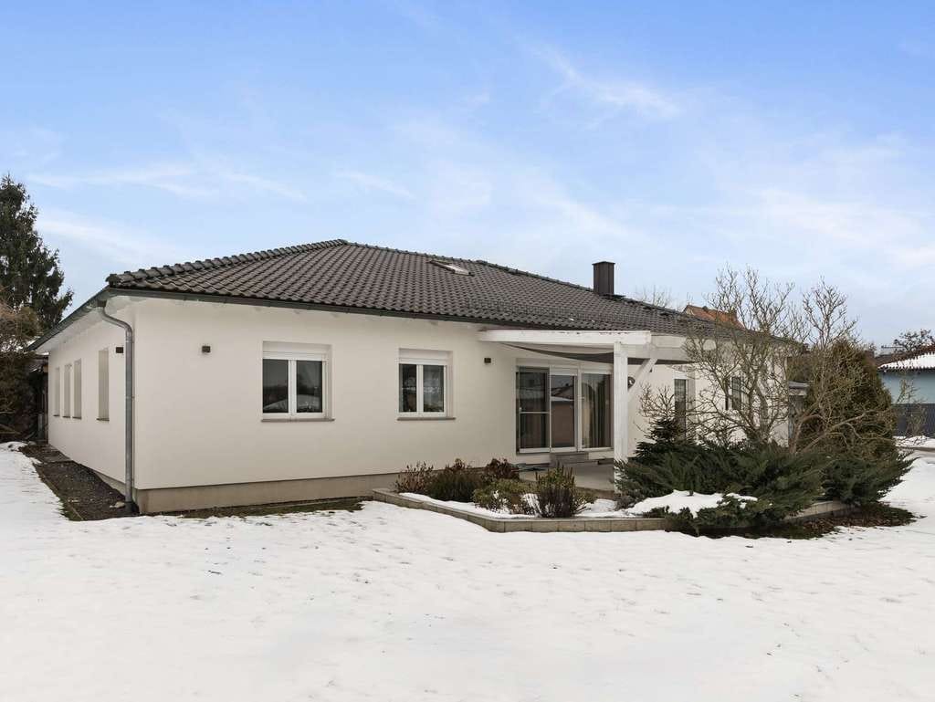 Immobilie in Pressath - Modernisierter Bungalow mit großem Gartengrundstück in ruhiger zweiter Reihe - Bild 2