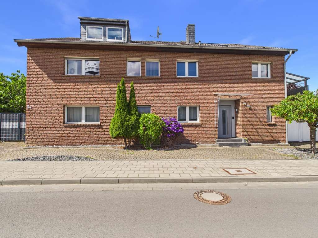 Immobilie in Kreuzau - Attraktives Zweifamilienhaus in ruhiger Wohnlage mit Terrasse und Garagen - Bild 1