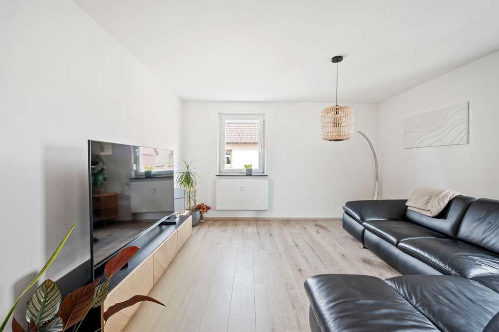 Immobilie in Neuenstadt am Kocher - Moderne 3,5 Zimmer Wohnung mit schönem Balkon zu verkaufen ! - Bild 2