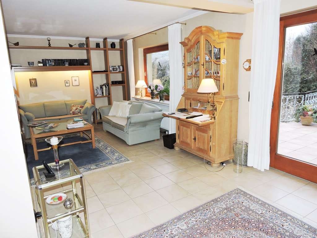 Immobilie in Burgbrohl - Einfamilienhaus mit Einliegerwohnung in 56659 Burgbrohl!! Top Lage und Ausblick!! - Bild 3