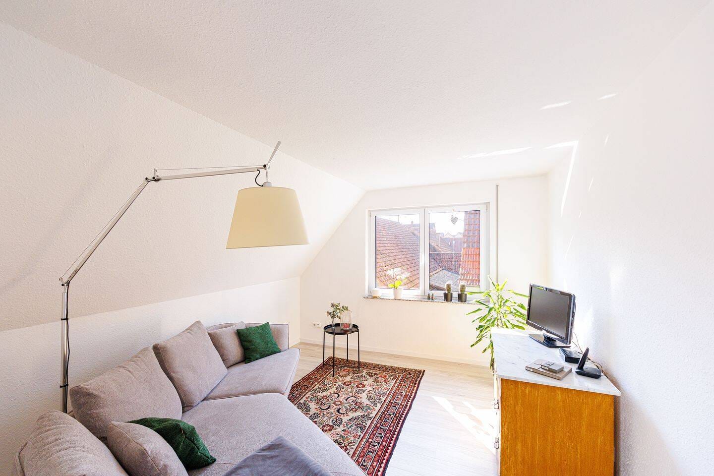 Immobilie in Eberdingen - Weitblick: Dachgeschossliebe mit viel Licht! - Bild 1
