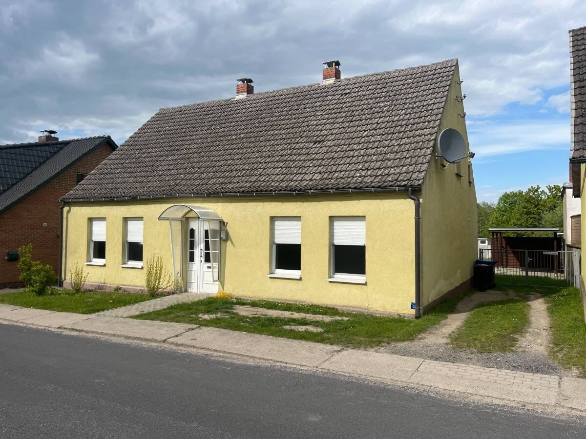 Immobilie in Grammentin - Sofort nutzbar: Solides Einfamilienhaus - Einbauküche - Kachelöfen - Nebengebäude - Carport.... - Bild 2