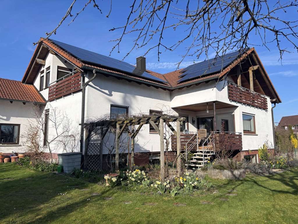 Immobilie in Wäschenbeuren - Großzügiges Zweifamilienhaus in familienfreundlicher Wohnlage - Bild 0