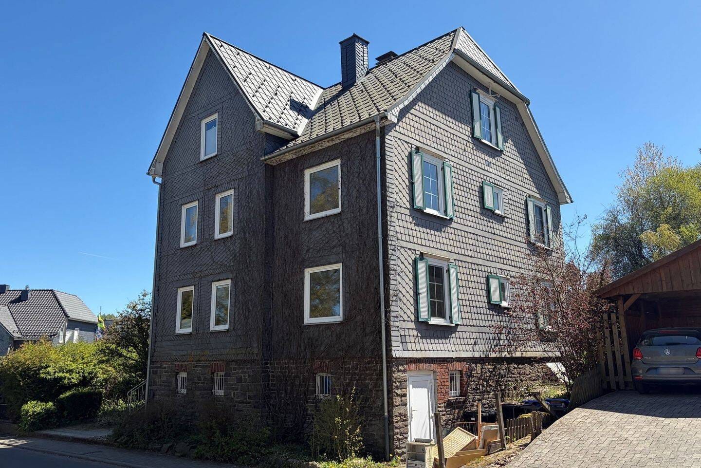 Immobilie in Erndtebrück - Zweifamilienhaus mit großzügigem Garten - Bild 2