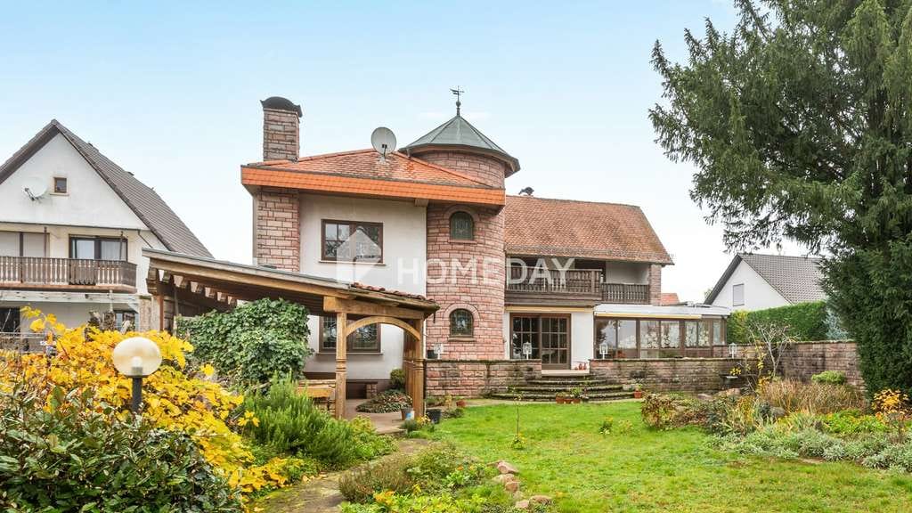 Immobilie in Lustadt - Architektur mit Charakter: großzügige Villa mit Dachterrasse und unverbaubarem Blick ins Grüne - Bild 0