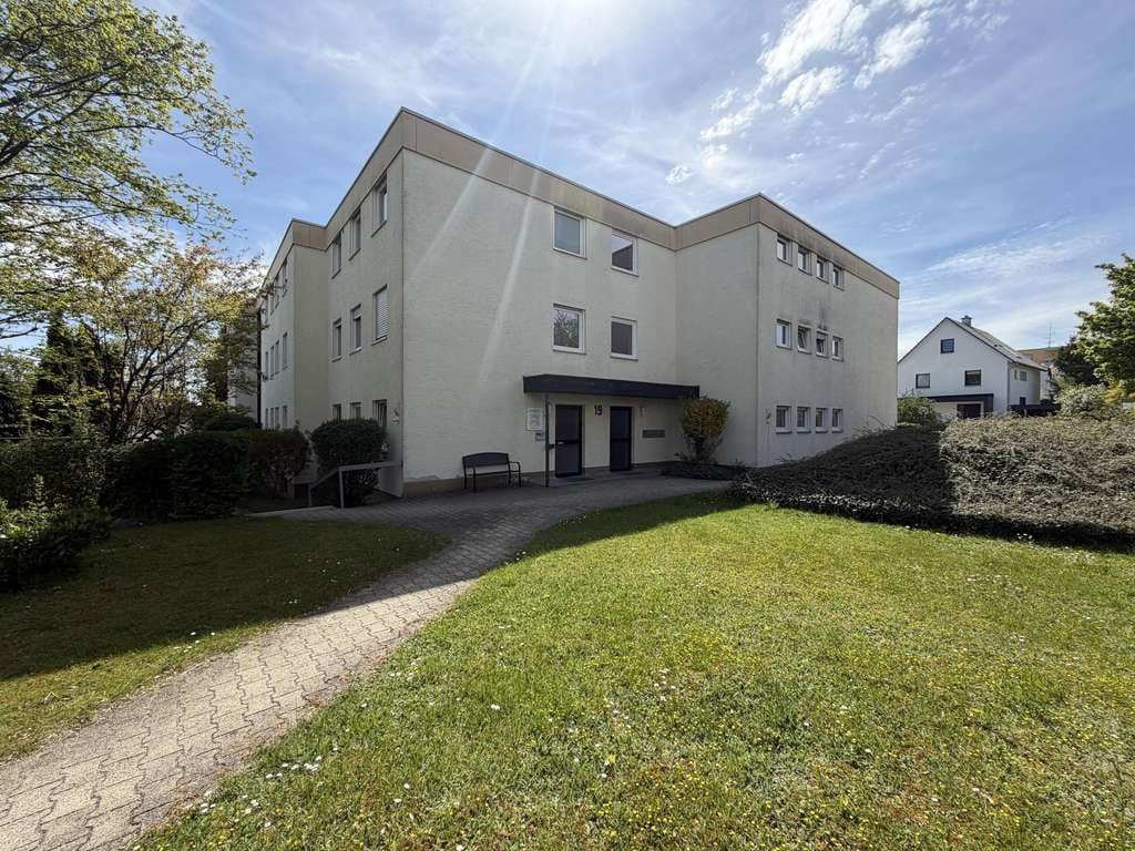 Immobilie in Stadtbergen - Modernisierte 3-Zimmer-Wohnung mit Südwestbalkon, Pelletofen und Tiefgaragenstellplatz - Bild 3